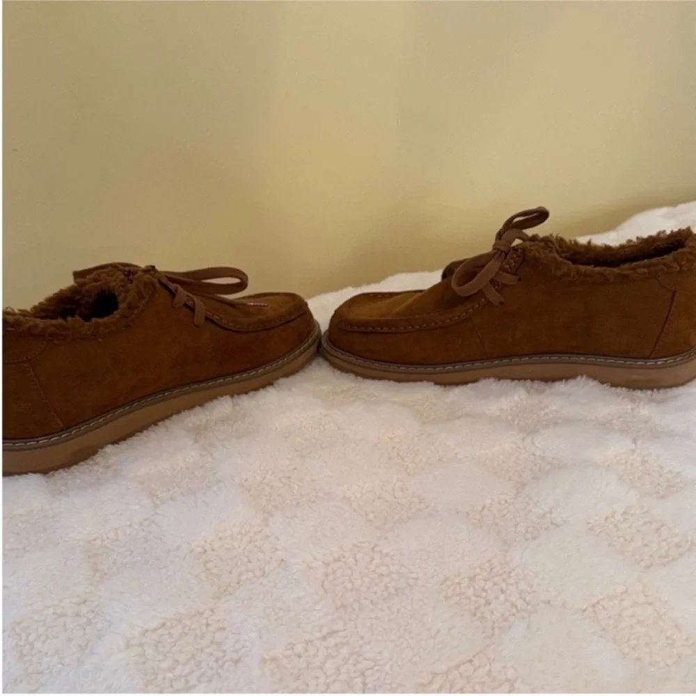 GAP Boys Size 5 Brown Suede Moccasin Shoes Faux Fur Lined Lace-Up EUC